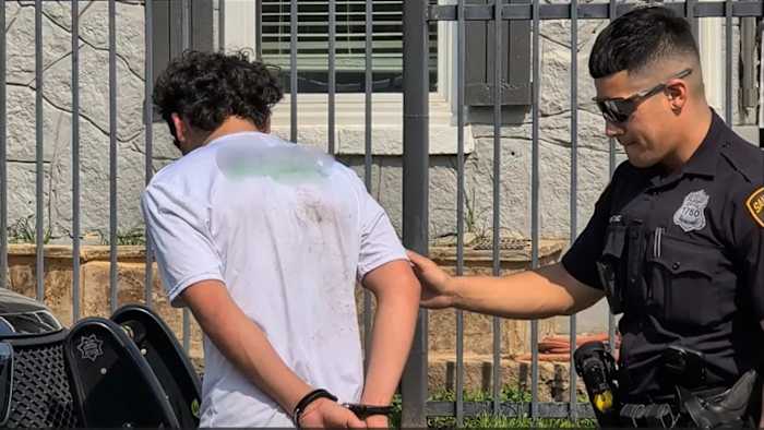 2 vastgehouden, een andere persoon ontvluchtte verkeersstop in de buurt van St. Mary's University, zegt de politie