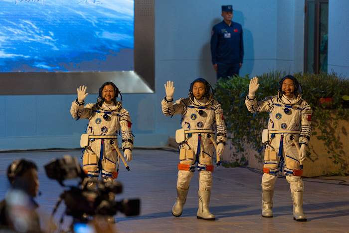 3 astronauten keren na 6 maanden terug naar de aarde op het ruimtestation van China