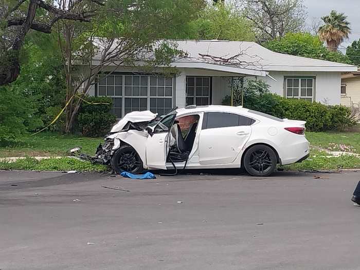 4 Gebracht naar het ziekenhuis na een crash van T-Bone aan de noordkant, zegt SAPD