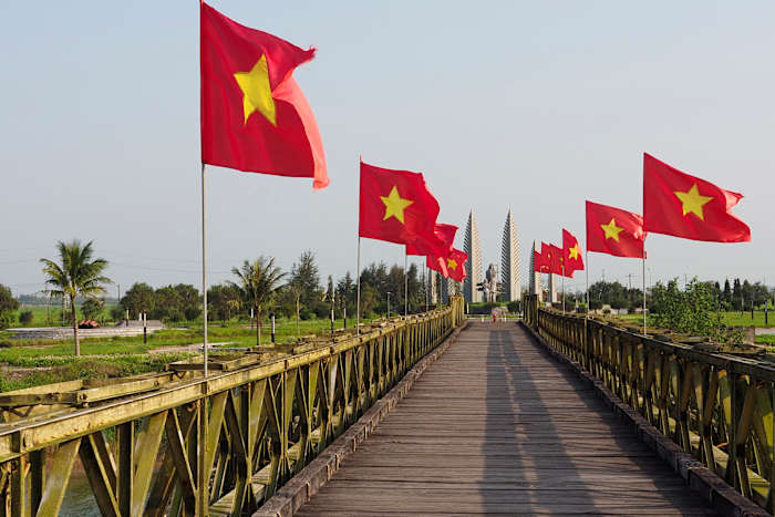 50 jaar later trekken de slagvelden van Vietnam retrospectieve veteranen en andere toeristen