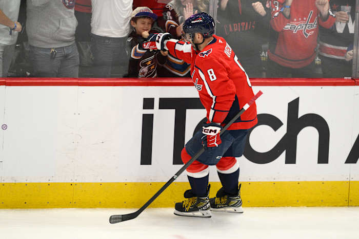 Alex Ovechkin scoort zijn 890e carrièredoel om 5 doelpunten te verplaatsen van het breken van Gretzky's NHL -record