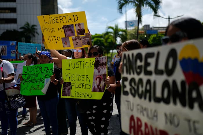 Amerikaanse inlichtingen zijn in tegenspraak met Trump dat de bende verbindt aan de Venezolaanse regering om deportaties te versnellen