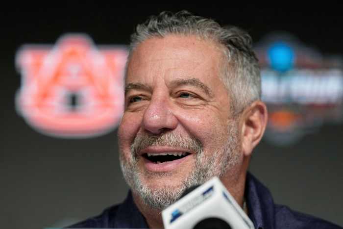 Auburn's Bruce Pearl, een vocale leider van een trio van Joodse coaches met teams in de laatste vier