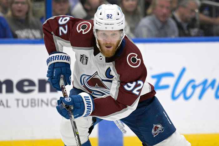 Avalanche Captain Landeskog geactiveerd van de gewonde lijst, maar speelde niet in Game 2 -verlies aan sterren