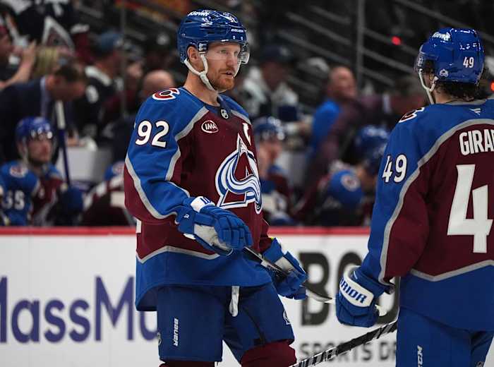 Avs Captain Gabriel Landeskog weken in het moment na het scoren van het 1e doelpunt in bijna 3 jaar in Game 4