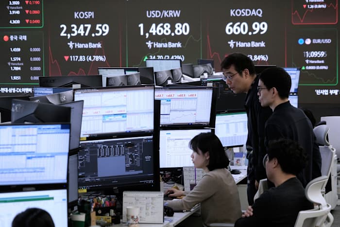 Aziatische markten duiken in de Japanse Nikkei -duiken die bijna 8% duiken na de grote ineenstorting op Wall St