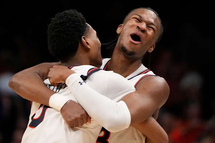 Bij het werven van strijd wegen wetgevers of ze universiteitsatleten een belastingvoordelen over nul winst geven