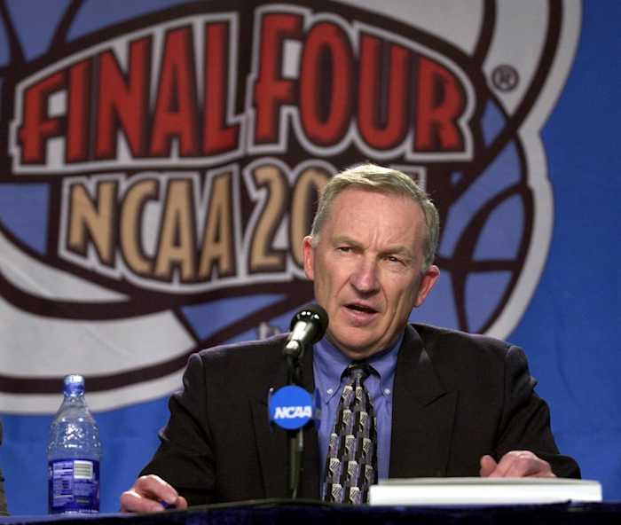 Cedric Dempsey, de voormalige NCAA -president die leidde in tijd van overgang en groei, sterft op 92