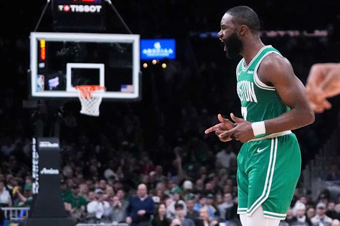 Celtics -ster Jaylen Brown ontving injecties in de rechterknie, zegt coach Joe Mazzulla