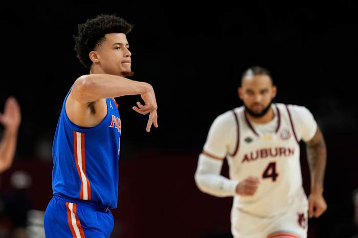 Clayton van Florida levert opnieuw om Auburn's Broome te overtreffen in de laatste vier matchup van All-Amerikanen