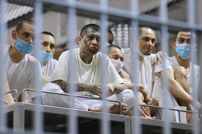 Costa Rica kijkt naar het optreden van El Salvador voor pad om geweld te stoppen