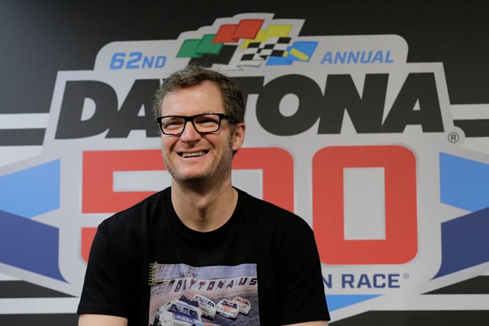 Dale Earnhardt Jr. verschuift met zijn nr. 8 logo om potentieel conflict met Lamar Jackson te voorkomen