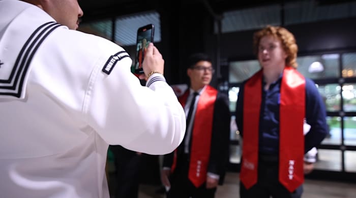 De 14e jaarlijkse Entere -erkenningsceremonie van onze gemeenschap Salutes Honours Class van 2025