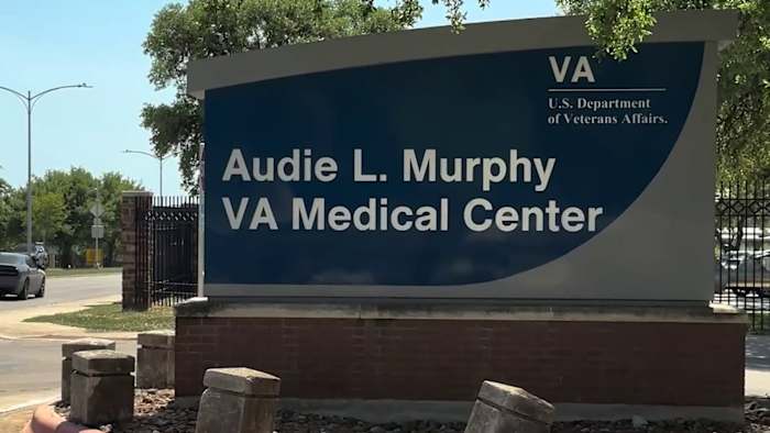 De Amerikaanse marine -veteraan doodde zichzelf voor Audie L. Murphy Memorial Veterans Hospital om bericht te verzenden, zeggen vrienden