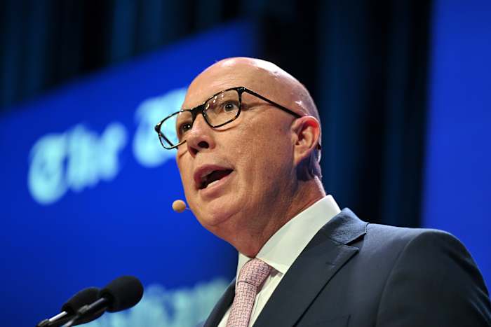 De Australische oppositieleider zegt dat zijn thuis het doelwit was van een vermeende bomplot