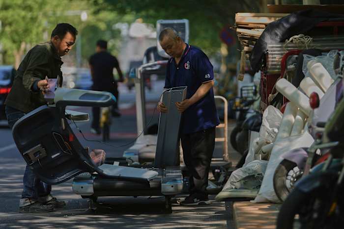 De exportorders van China duiken in april als de tarieven van Trump beginnen te bijten