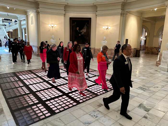 De frustratie van Georgia Democraten met anti-transgender rekeningen komt over in een staking