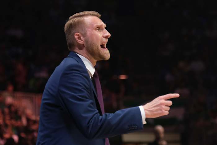 De interim -coach van Grizzlies neemt de rest van dit seizoen 1 dag per keer met 9 wedstrijden over