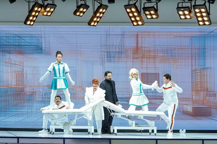 De productie van Detroit van Mozart Opera verandert zijn vrouwelijke personages in automaten