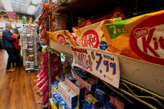 De tarieven van Trump raken een zure noot in Landmark NYC Emporium of Sweets