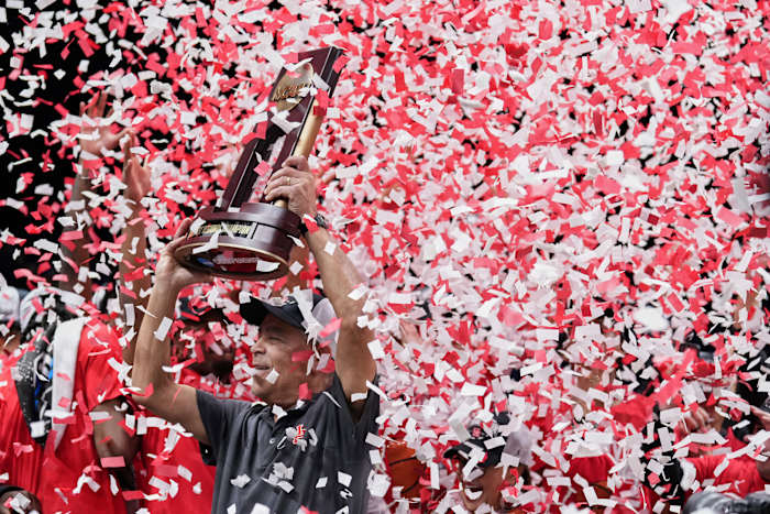 De verdediging van Houston draagt ​​Cougars in de 7e finale vier met 69-50 maart Madness overwinning op Tennessee