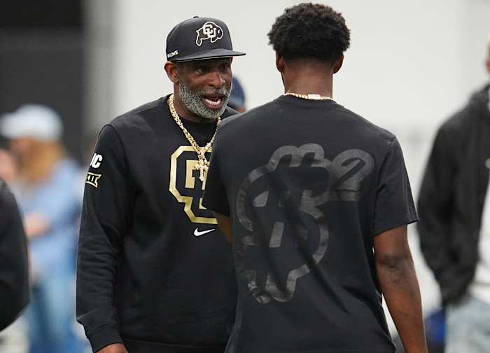 Deion Sanders, buffs worden geconfronteerd met controle over het aftrekken van trui -aantal Shedeur Sanders, Travis Hunter