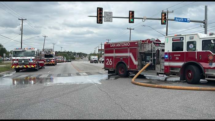 Delen van Grissom Road sloten tijdelijk gesloten na brand in het noordwesten van het recyclingcentrum, zegt Safd