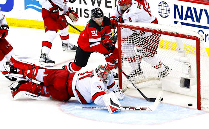 Doelverdedigers in de schijnwerpers voor jets-blues, orkanen-devils, hoofdsteden-canadiens en koningen-oilers