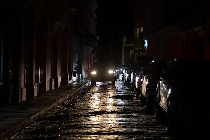 Een blik op waarom een ​​eilandbrede black-out Puerto Rico raakte en wat het veroorzaakte