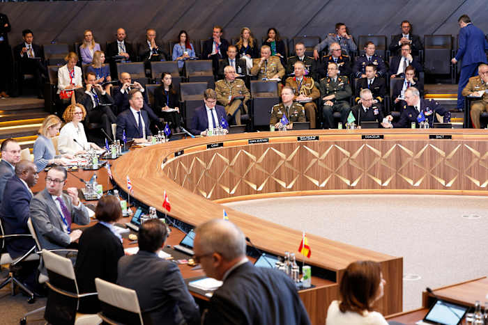 Europa en Canada zeggen dat ze meer zullen uitgeven aan verdediging, maar cool zijn aan Amerikaanse eisen