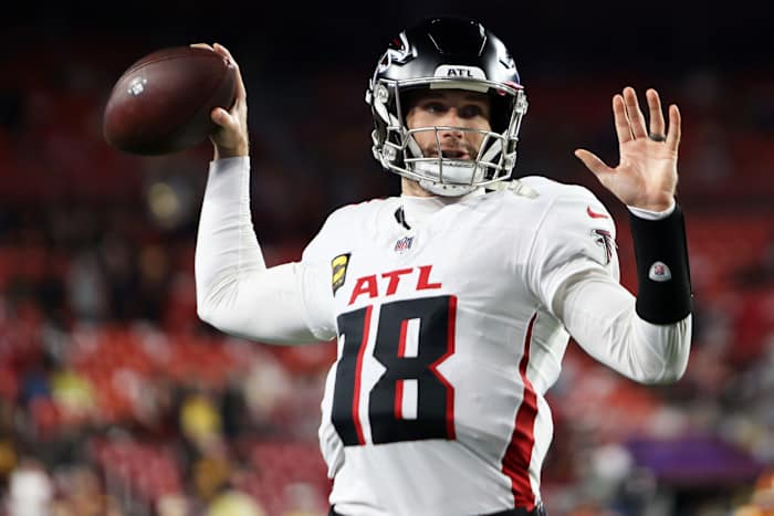 Falcons -coach Raheem Morris sluit niet uit om Kirk Cousins ​​te handelen, maar is van plan hem als back -up te houden