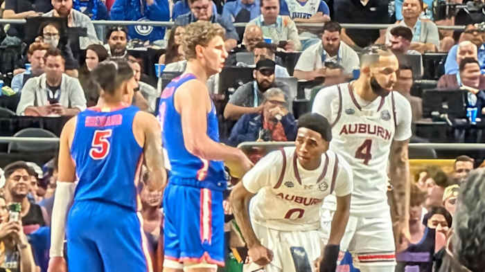 Florida Gators verslaan Auburn 79-73, gaat verder naar NCAA Final Four Championship Game