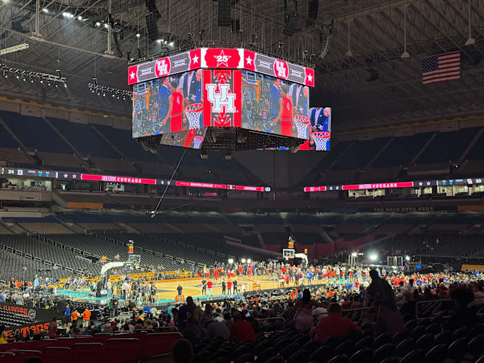 Foto's: laatste vier teams houden open oefening bij de Alamodome