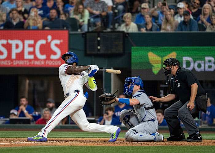 García slaat 2-run homer in de 9e om Rangers langs Dodgers op te tillen en Roki Sasaki 1e overwinning te ontkennen