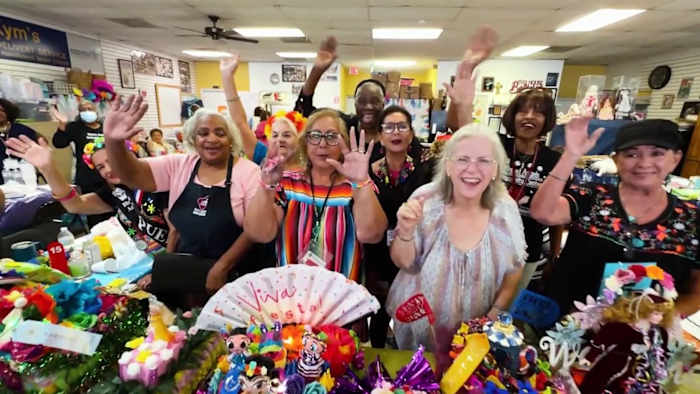 Gezegende Angels Community Center brengt Fiesta naar senioren met medaille, Float -evenementen