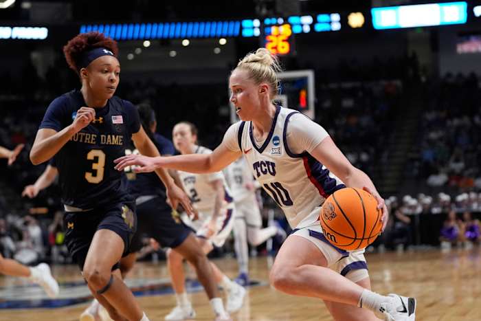 Hailey van Lith scoort 26 punten om TCU naar 1e Elite Eight te leiden met 71-62 overwinning op Notre Dame