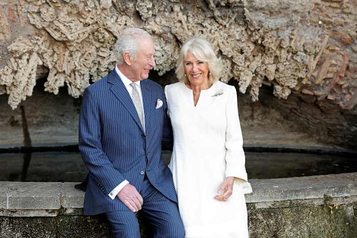 Het sprookje van koning Charles III is niet degene die we ons herinneren, aangezien het huwelijk met Camilla 20-jarige merktekens bereikt