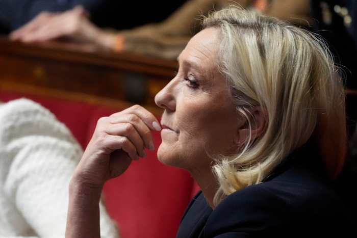 Hier is een blik op het verkiezingsverbod op de extreem-rechtse Le Pen van Frankrijk en de juridische kwesties