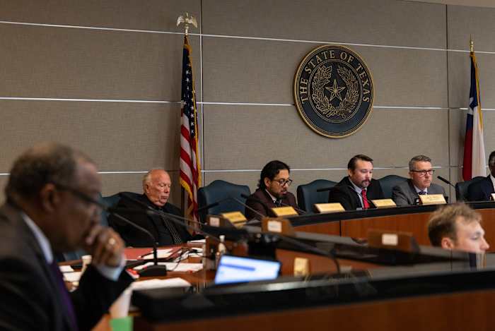 Huiscomité dat een pet over de besteding van schoolvouchers overweegt, verhoogt de financiering van de openbare school