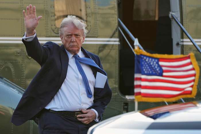 Immigratie is het sterkste probleem van Trump, maar velen zeggen dat hij te ver is gegaan, een nieuwe AP-NORC-enquête vindt