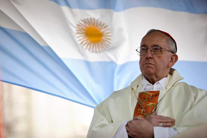 In Argentinië leiden debatten over de erfenis van paus Franciscus tot één vraag: waarom is hij niet teruggekeerd?