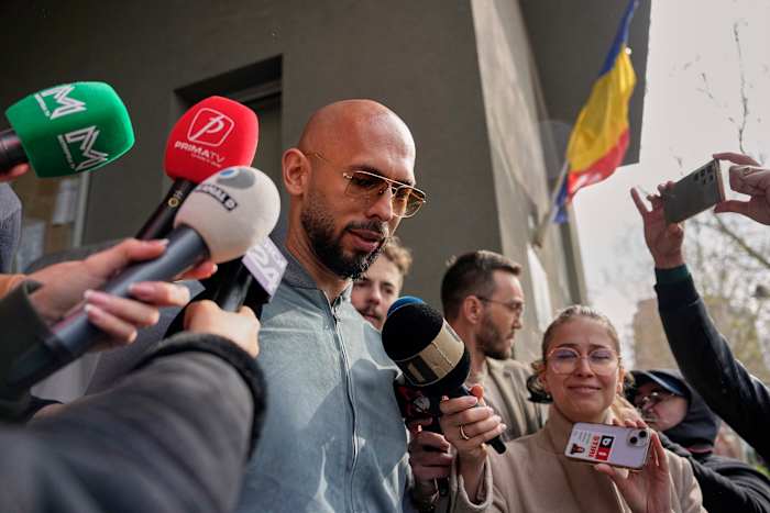 Influencer Andrew Tate beschuldigd van het wijzen van pistool op het gezicht van de vrouw vóór de civiele zaak van Londen