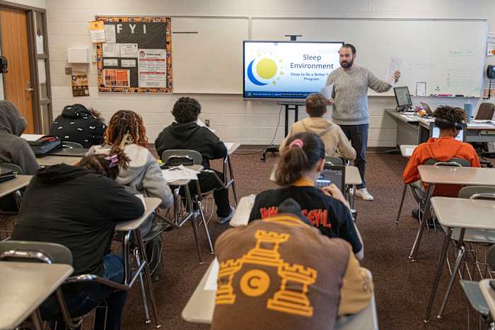 Is uw tiener slaapgebrek? Deze expert -tips voor het slapengaan kunnen helpen