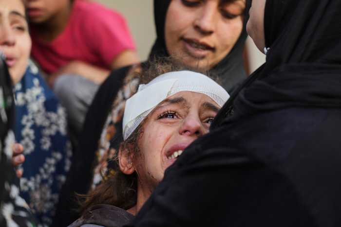 Israëlische stakingen doden minstens 17 in Gaza als grondtroepen het noorden van Palestijnse grondgebied binnenkomen