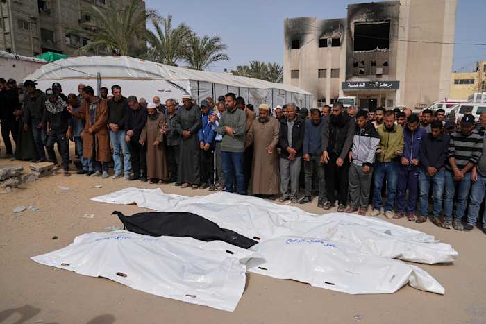 Israëlische stakingen op Gaza Kill 15, voornamelijk vrouwen en kinderen