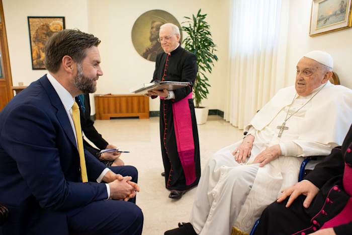 JD Vance ontmoet paus Franciscus op Paaszondag na wirwar over de uitzetting van de Amerikaanse migranten