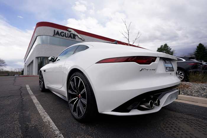 Jaguar en Land Rover Maker pauzeert zendingen naar ons toe terwijl het na de tarifaire plannen ontwikkelt