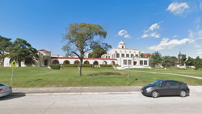 Jefferson High School verwelkomt een nieuwe hoofdvoetbalcoach met 19 jaar ervaring