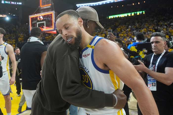 Jimmy Butler gaat uit met blessure terwijl Stephen Curry Warriors naar Game 3 -overwinning op Rockets leidt