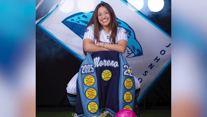 Johnson Softball Ace Trades Diamond voor Bowling Lane in Division I Future